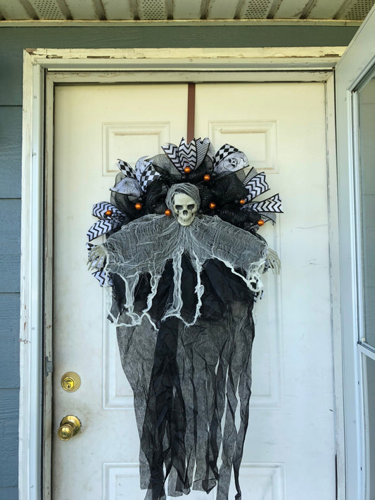 spooky Halloween wreath, fall holiday wreath, skeleton wreath, Halloween door hanger