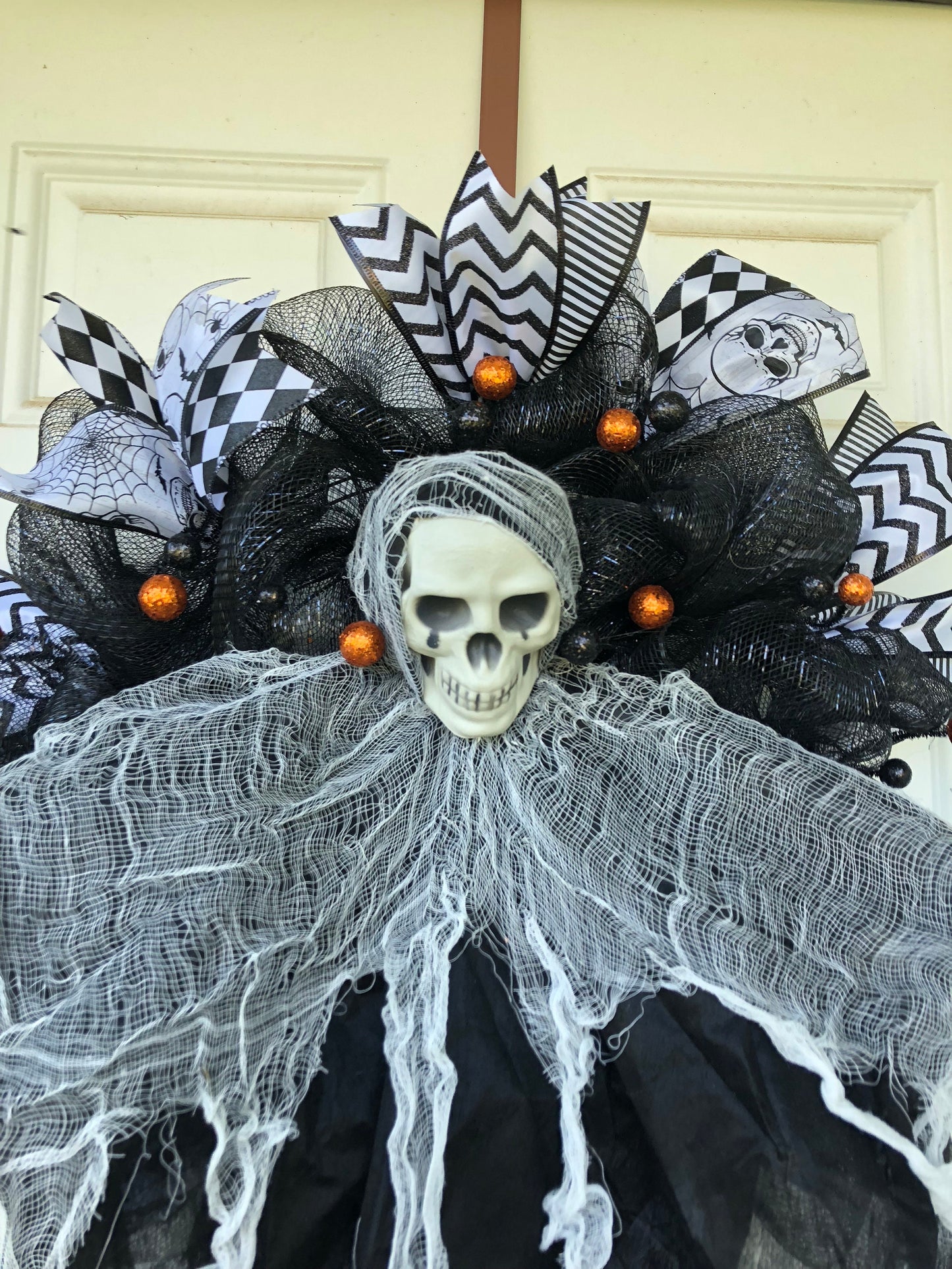 spooky Halloween wreath, fall holiday  wreath, skeleton  wreath, Halloween door hanger