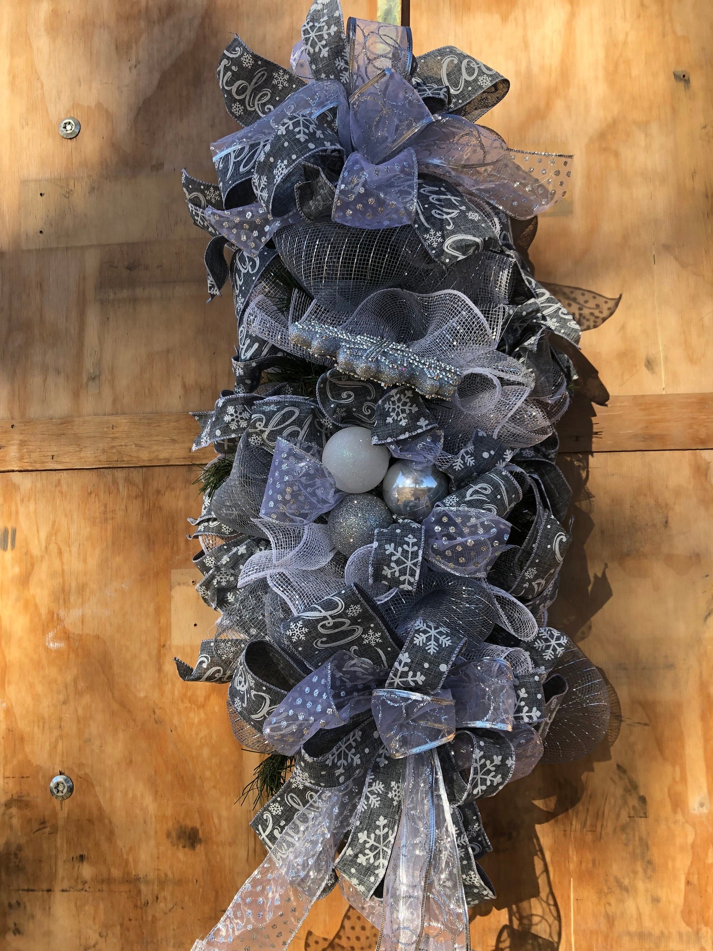 Christmas swag, snowflake swag, silver and white snowflake swag, Christmas door decor, snowflake door swag