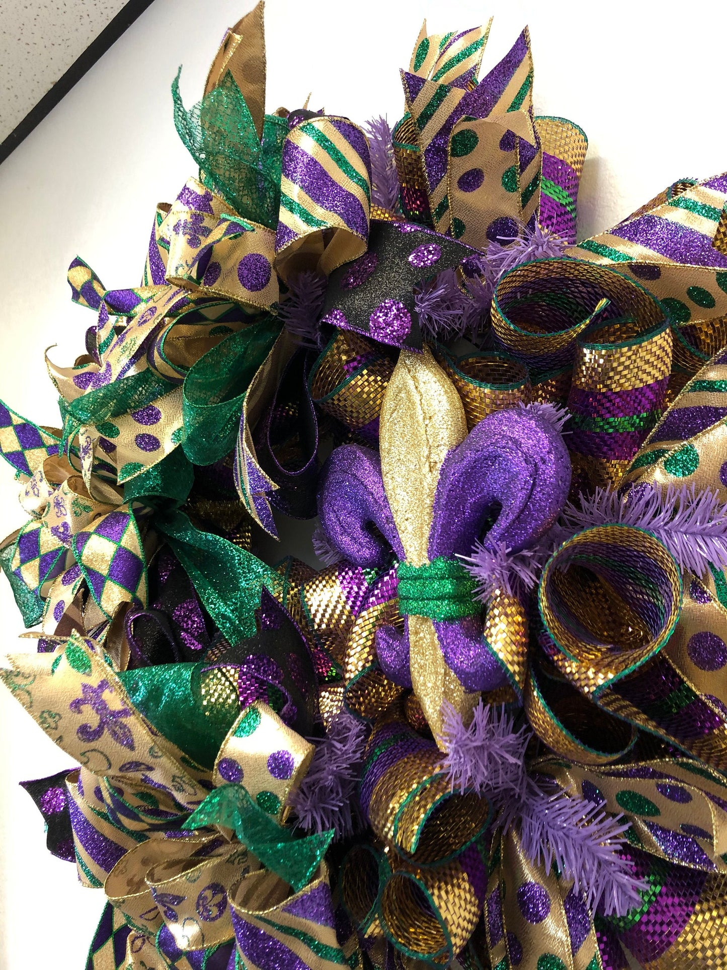 Mardi Gras, fleur de lis, New Orleans holiday, Mardi Gras wreath, front door decor, porch decor