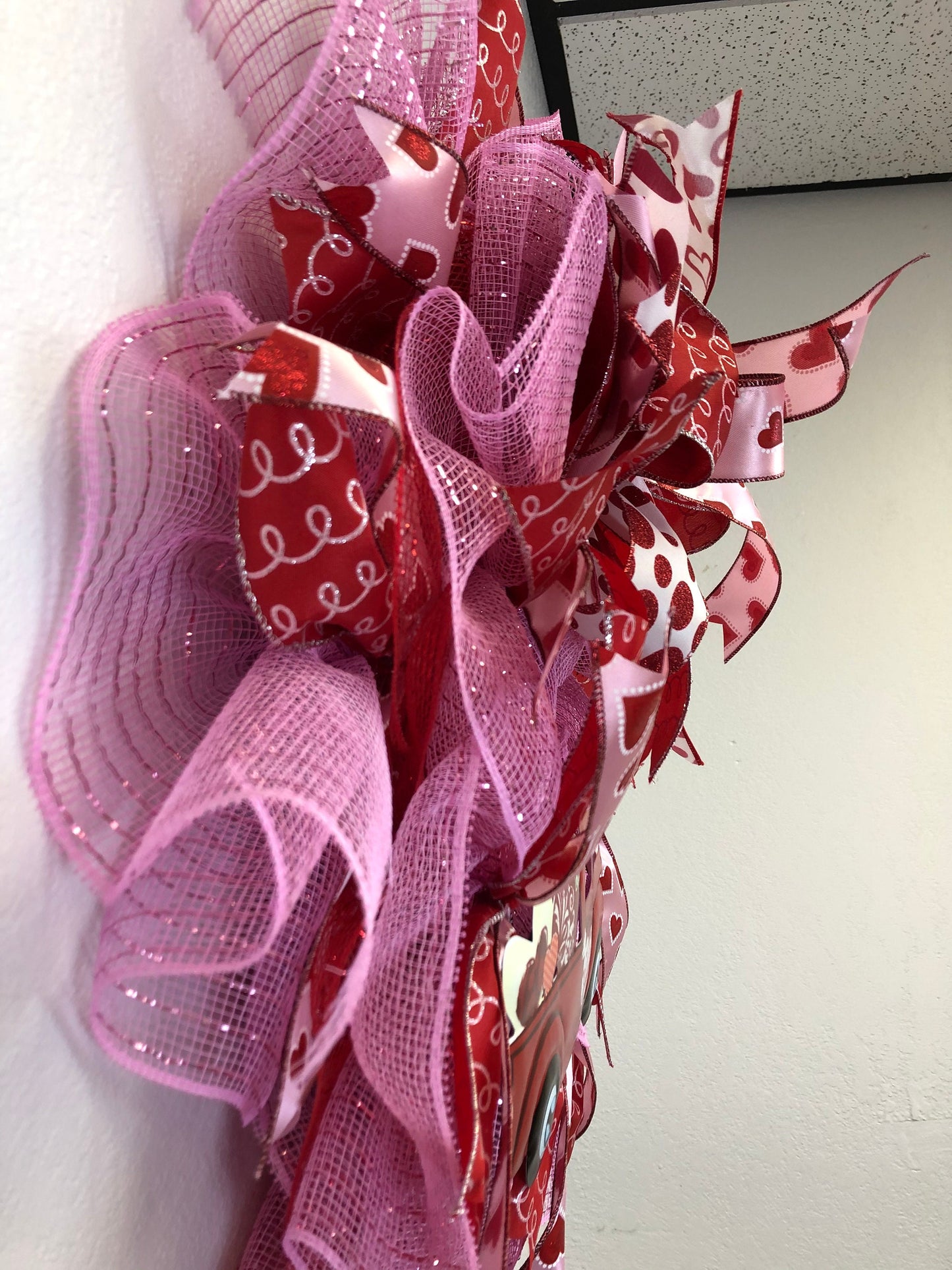 Valentines wreath, valentines truck wreath, pink and red wreath, valentines decor, porch decor, front door wreath