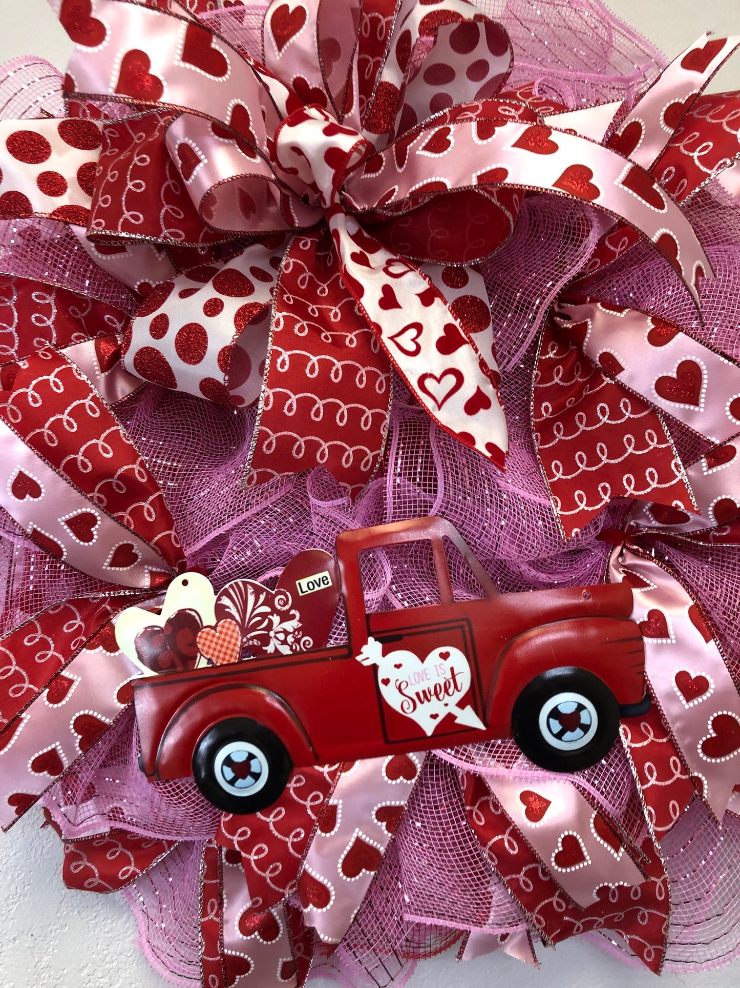 Valentines wreath, valentines truck wreath, pink and red wreath, valentines decor, porch decor, front door wreath