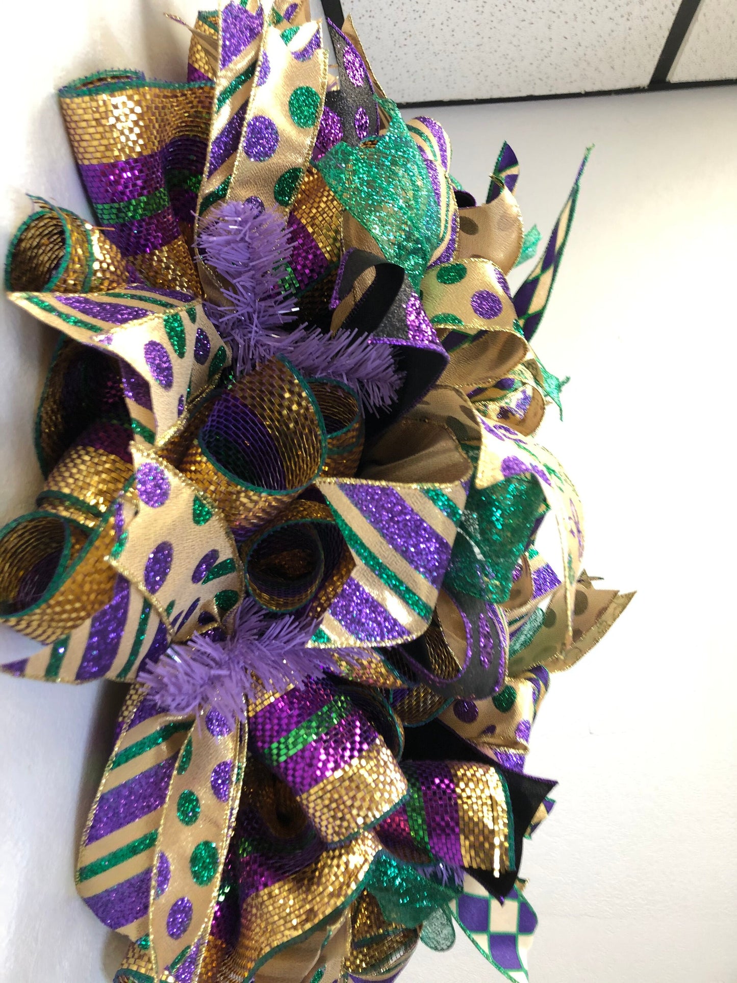 Mardi Gras, fleur de lis, New Orleans holiday, Mardi Gras wreath, front door decor, porch decor