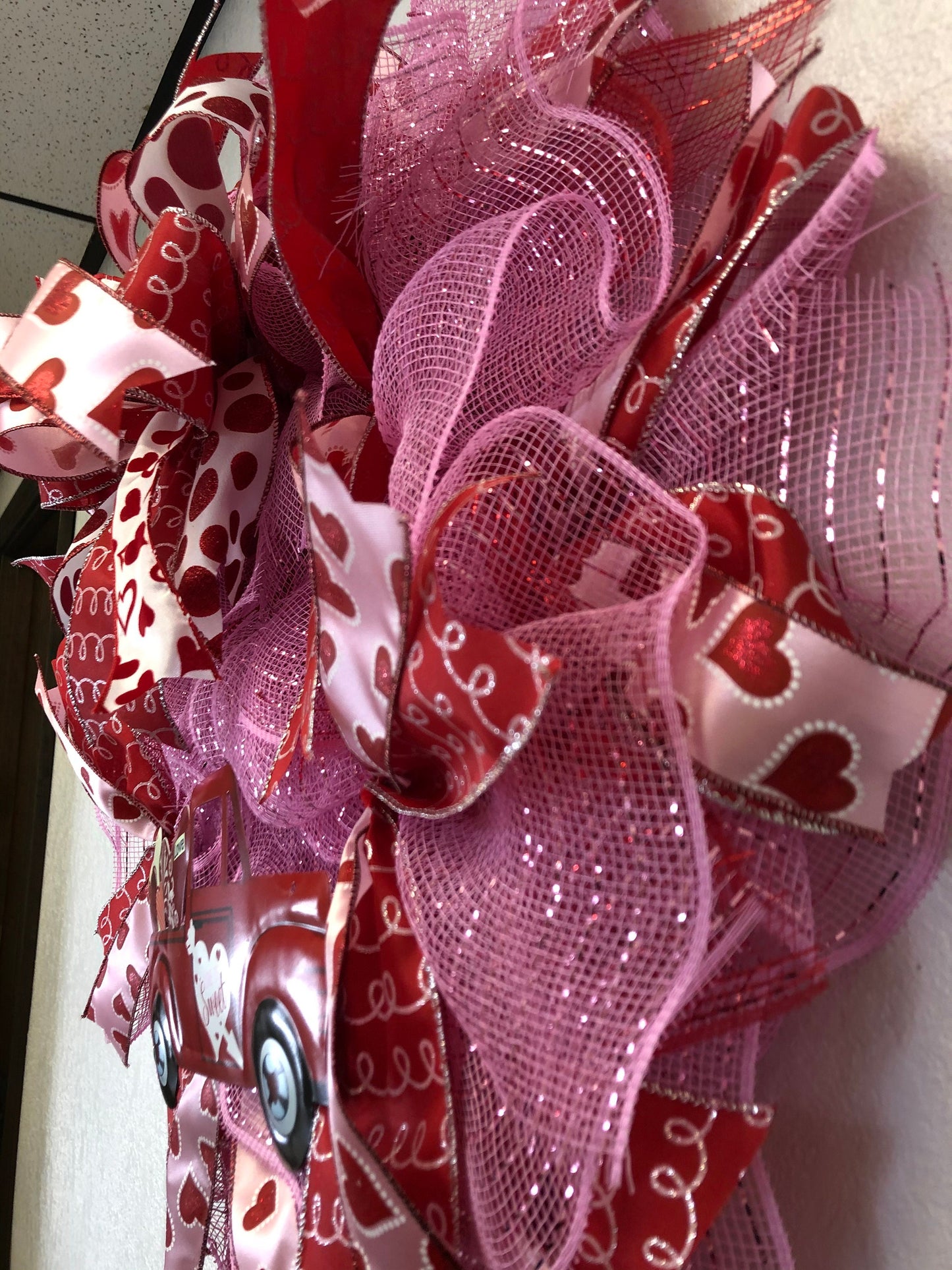 Valentines wreath, valentines truck wreath, pink and red wreath, valentines decor, porch decor, front door wreath