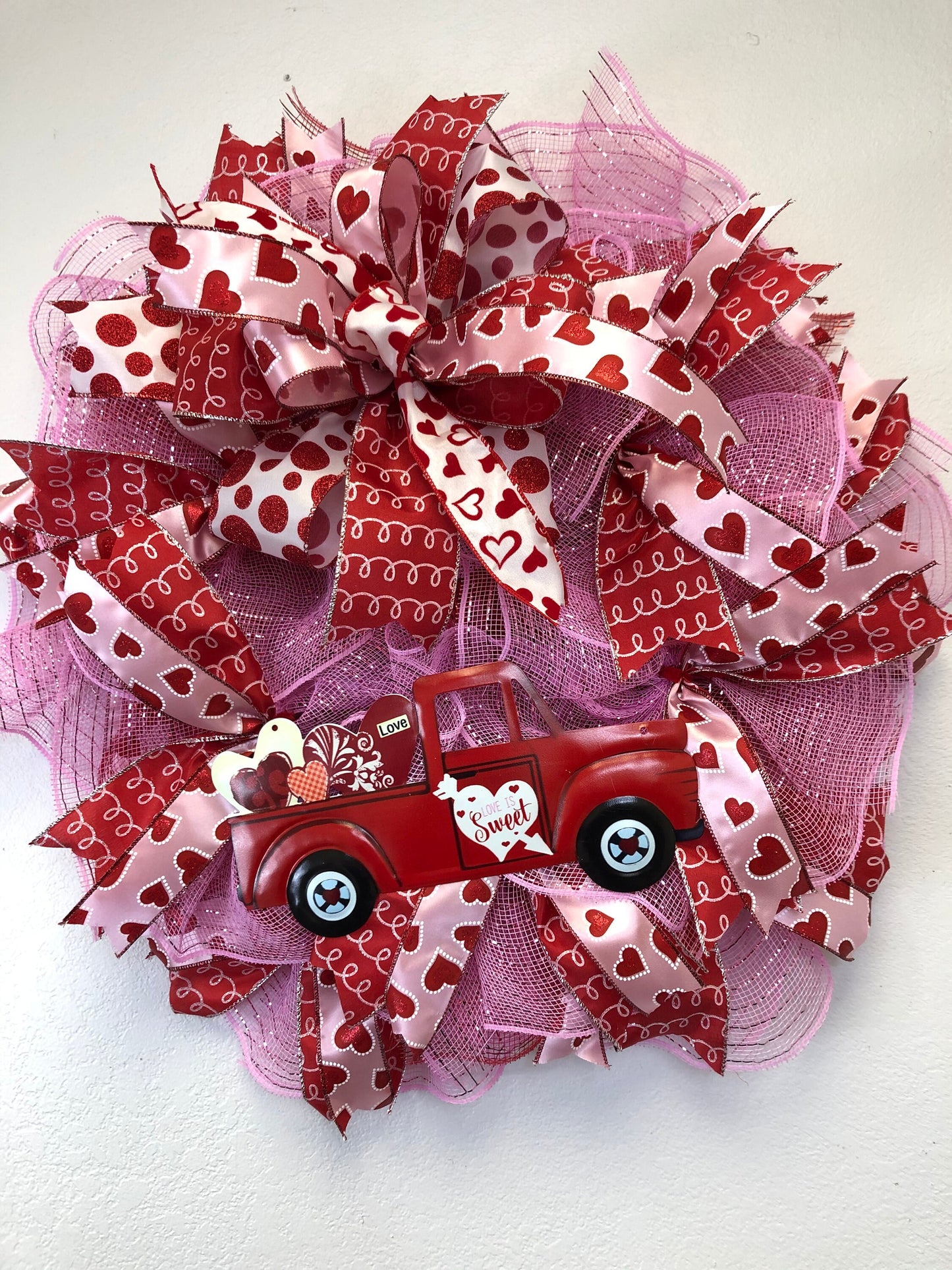 Valentines wreath, valentines truck wreath, pink and red wreath, valentines decor, porch decor, front door wreath