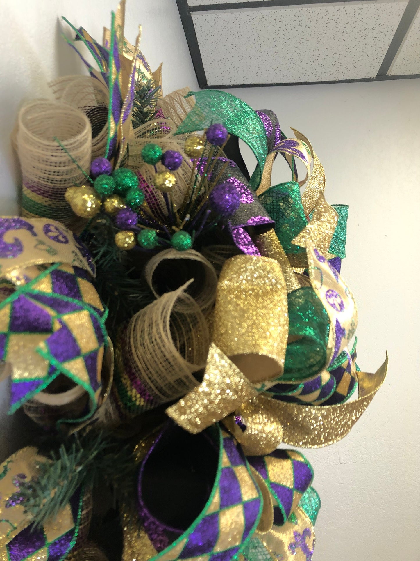 Mardi Gras, fleur de lis, New Orleans holiday, Mardi Gras wreath, front door decor, porch decor