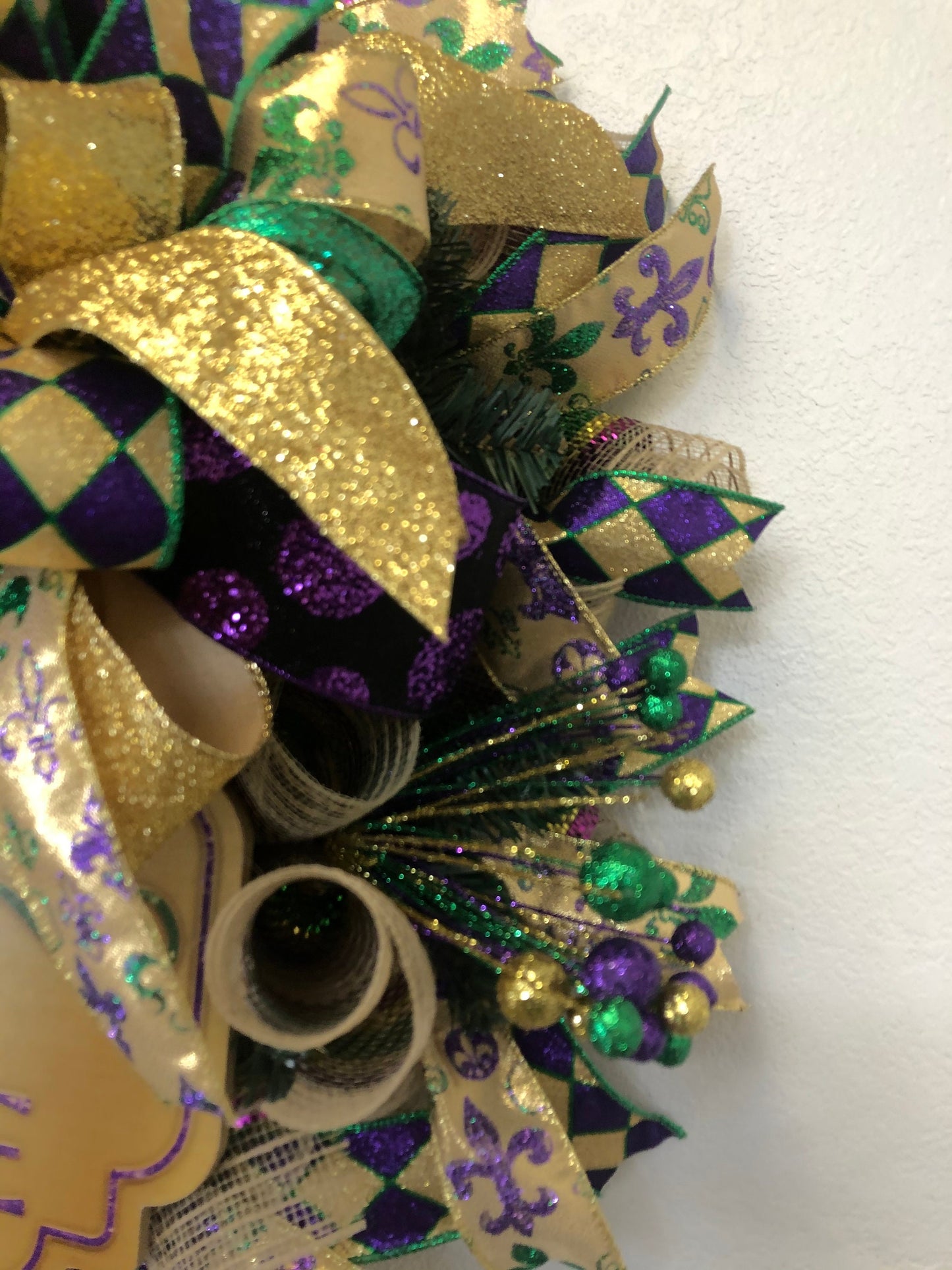 Mardi Gras, fleur de lis, New Orleans holiday, Mardi Gras wreath, front door decor, porch decor