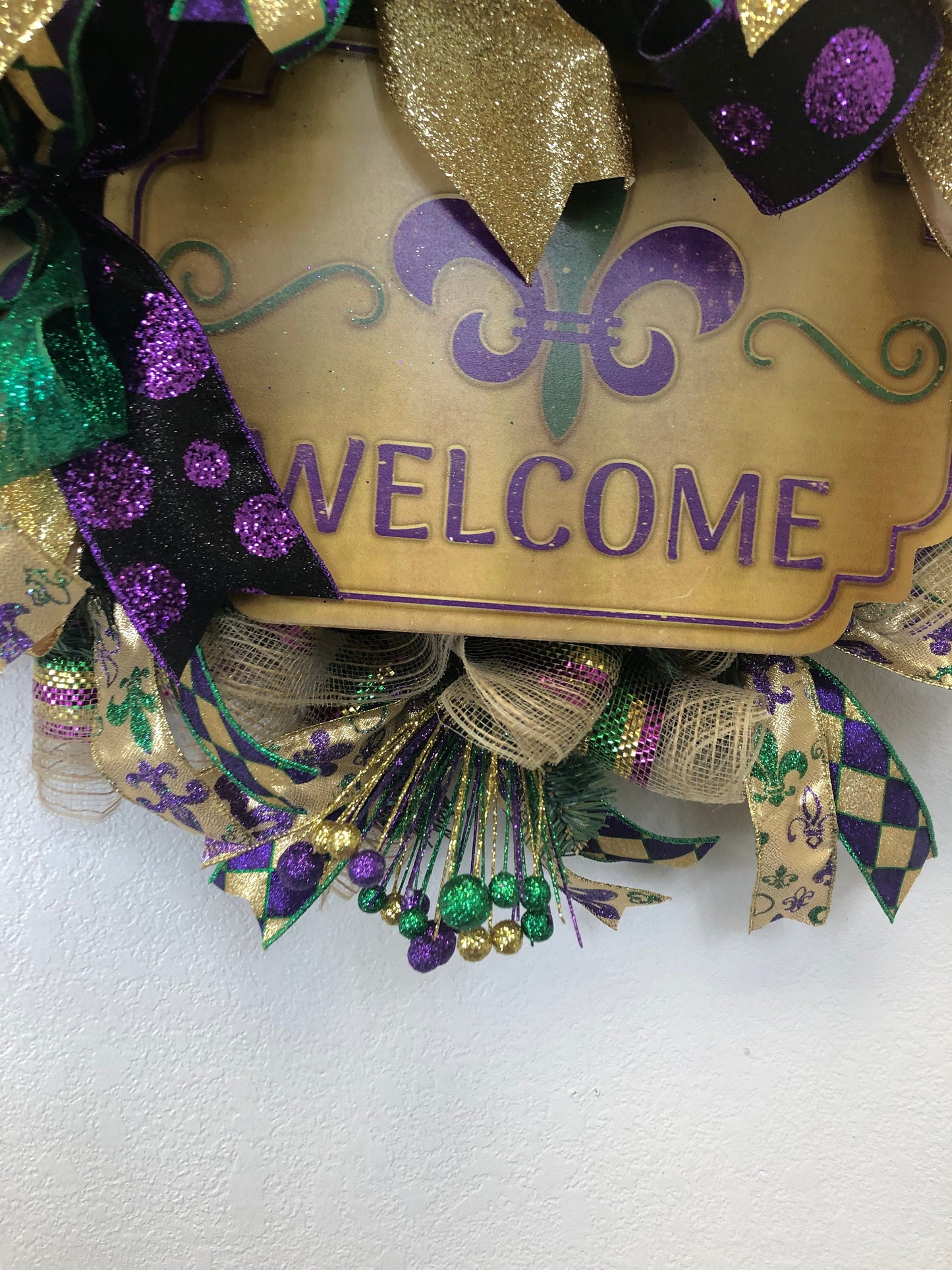 Mardi Gras, fleur de lis, New Orleans holiday, Mardi Gras wreath, front door decor, porch decor