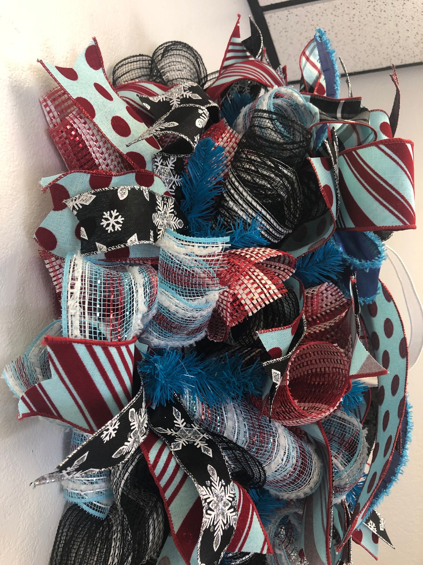 Snowman wreath, blue and red snowman decor, Christmas wreath, winter holiday decor, front door wreath, porch decor, large Christmas wreath