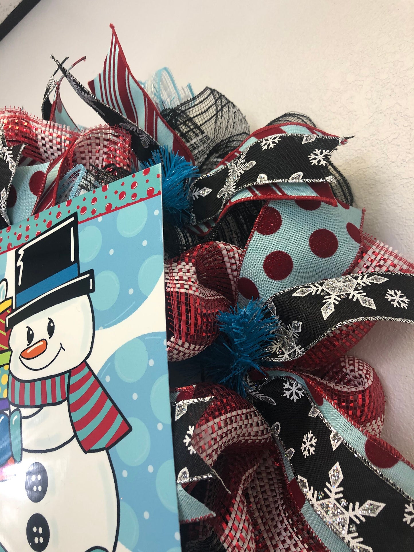 Snowman wreath, blue and red snowman decor, Christmas wreath, winter holiday decor, front door wreath, porch decor, large Christmas wreath